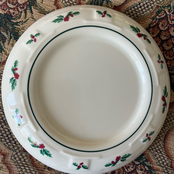 Longaberger Traditional Holly pillar candle holder - Picture 1 of 3